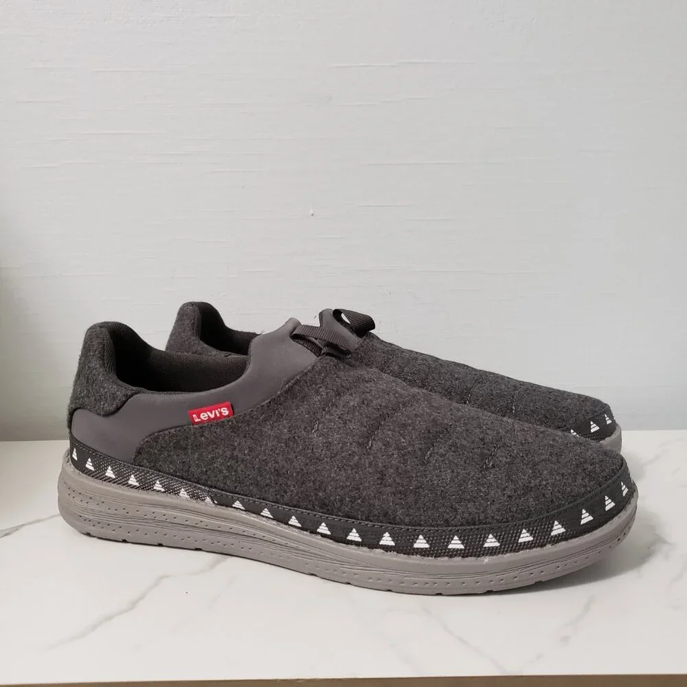 NEW Men's Levis size 11 / 12 slip on felt loafer slipper memory foam shoe casual